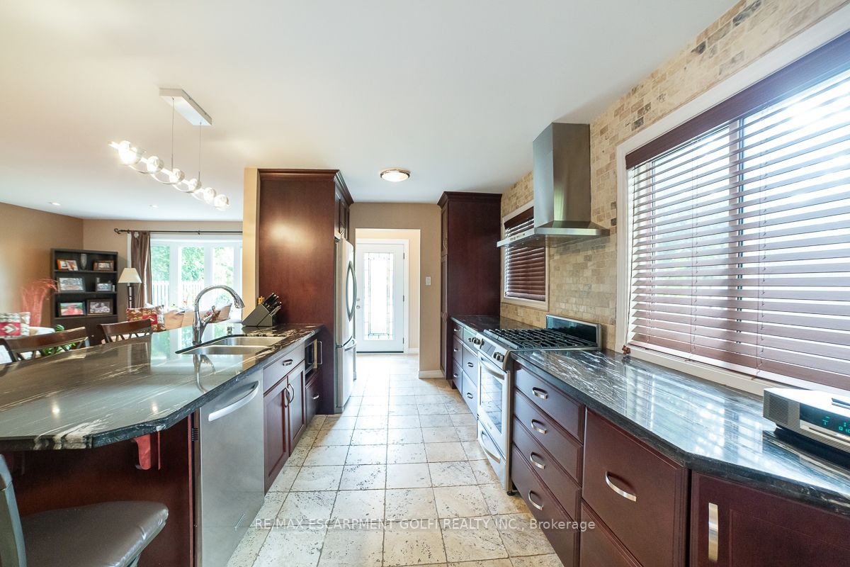 48 Rexway Dr