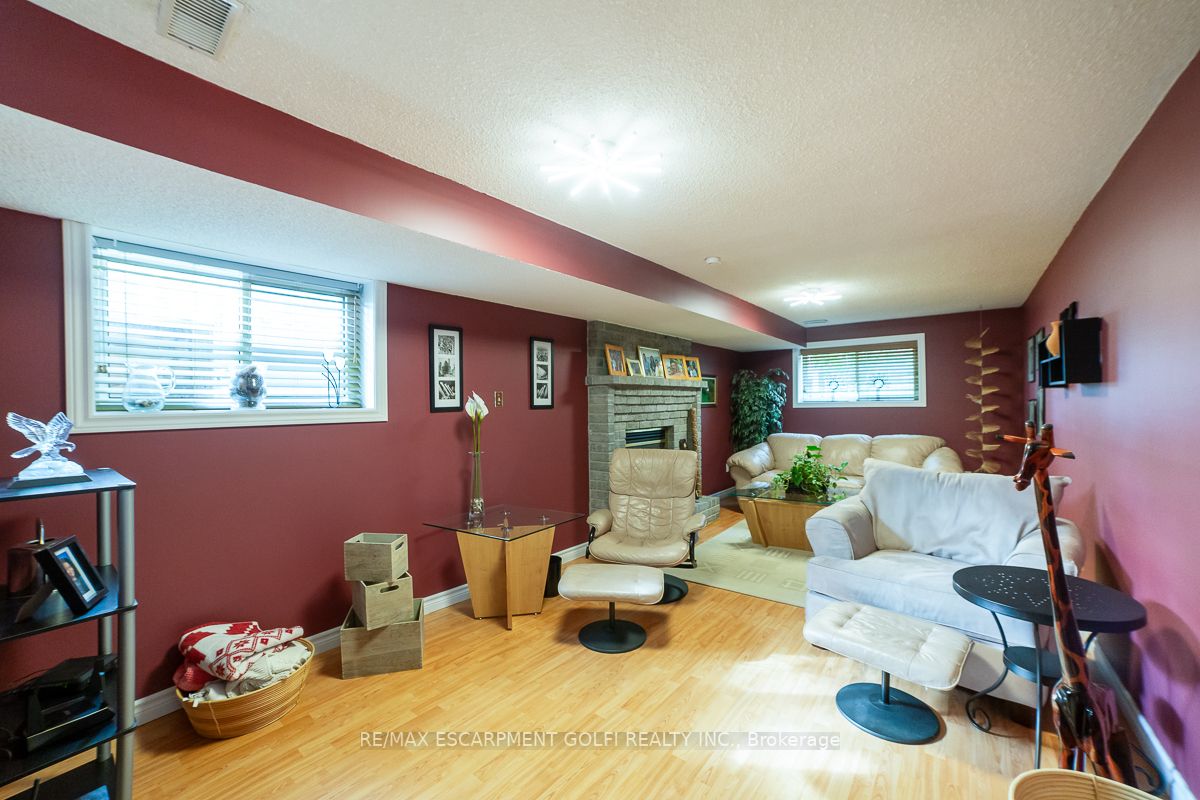 48 Rexway Dr