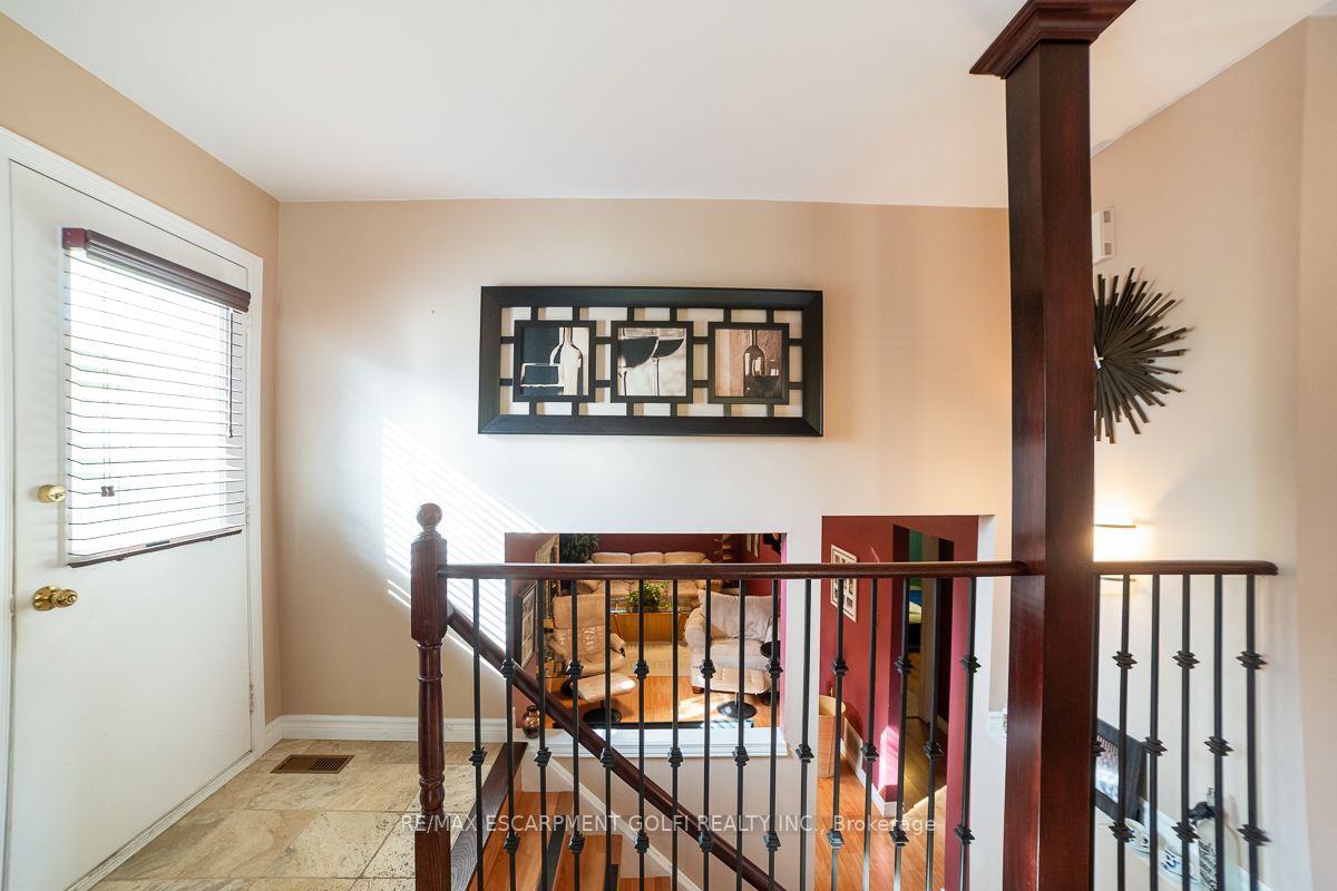 48 Rexway Dr