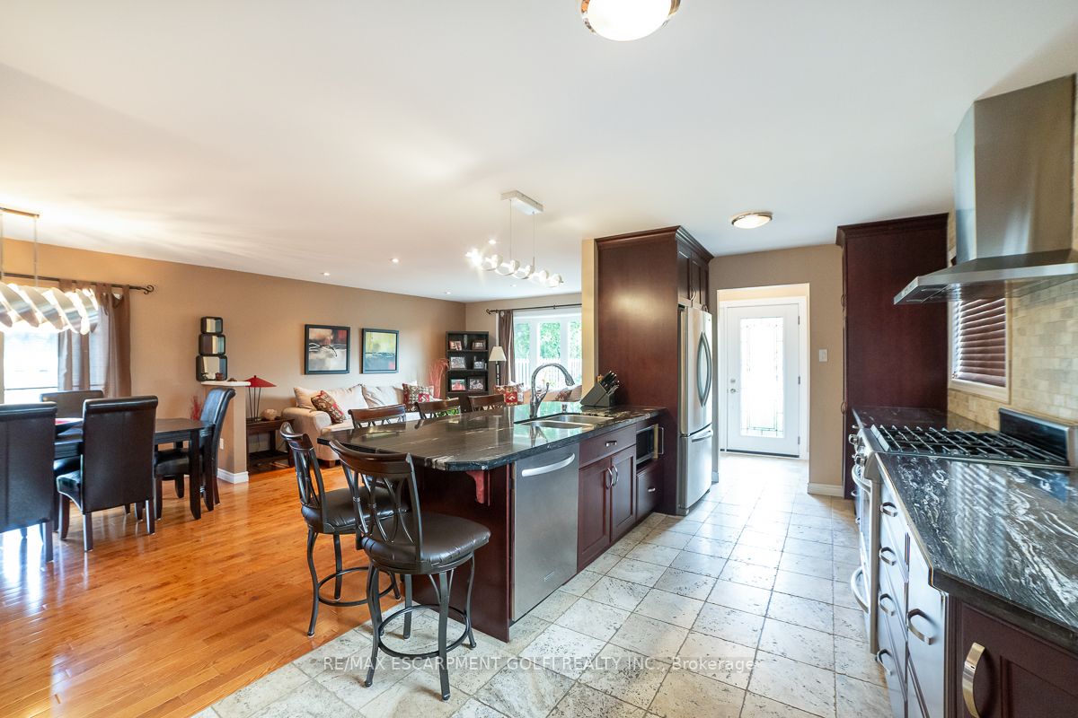48 Rexway Dr