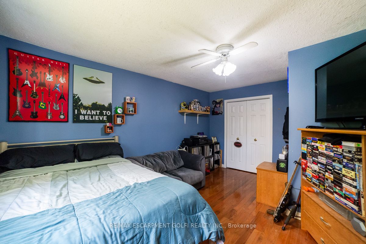 48 Rexway Dr