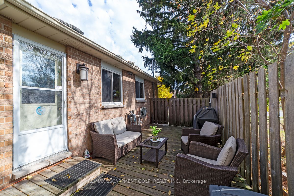 48 Rexway Dr