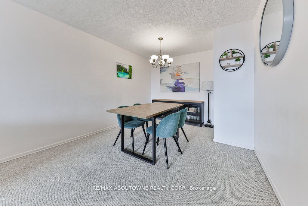 975 Warwick Crt, #1005