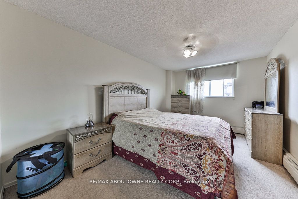 975 Warwick Crt, #1005