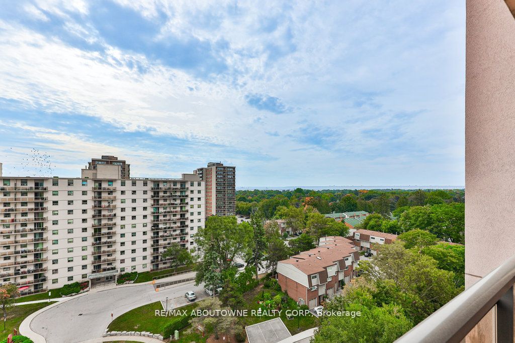 975 Warwick Crt, #1005