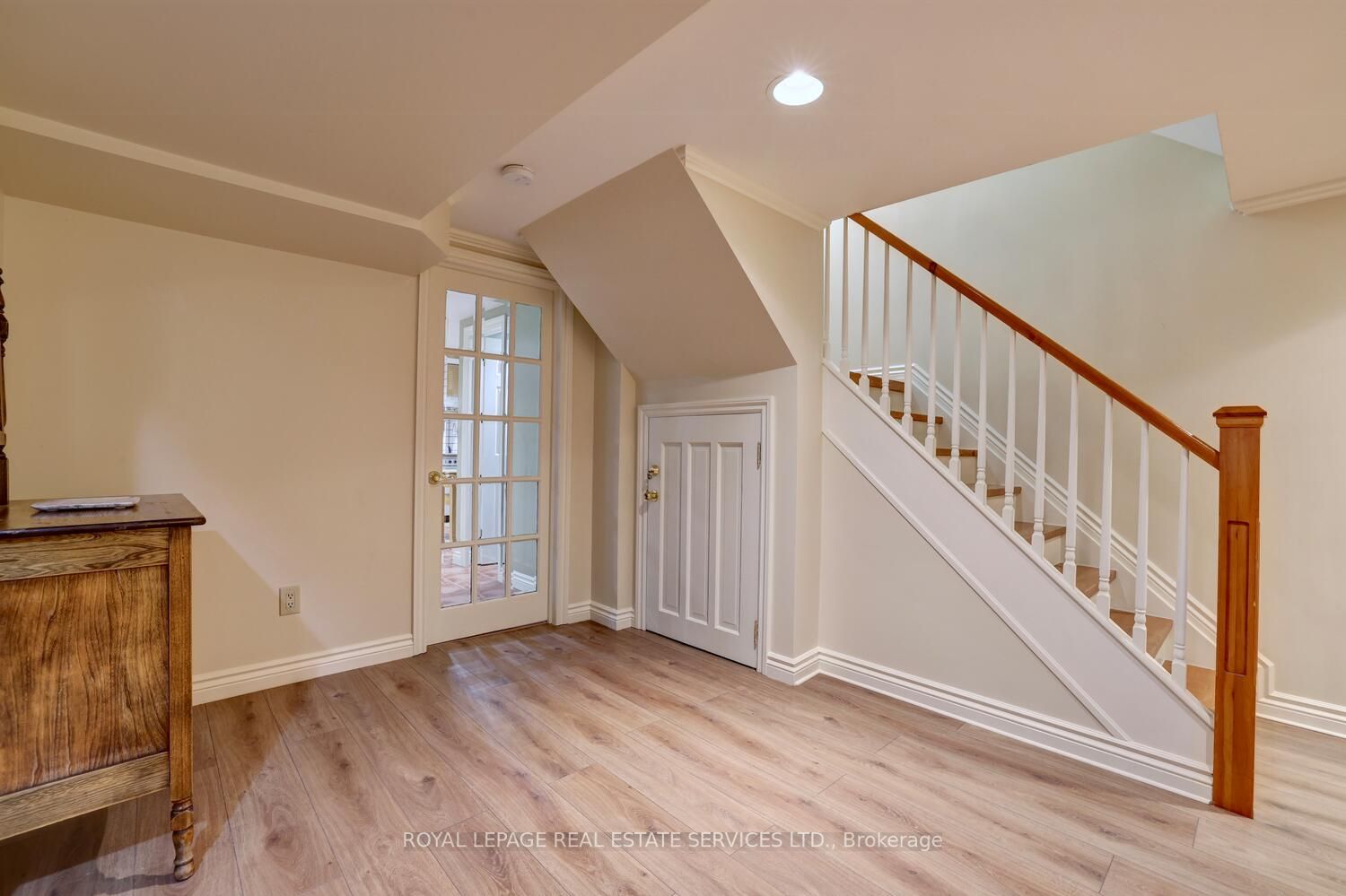 1161 Vanier Dr