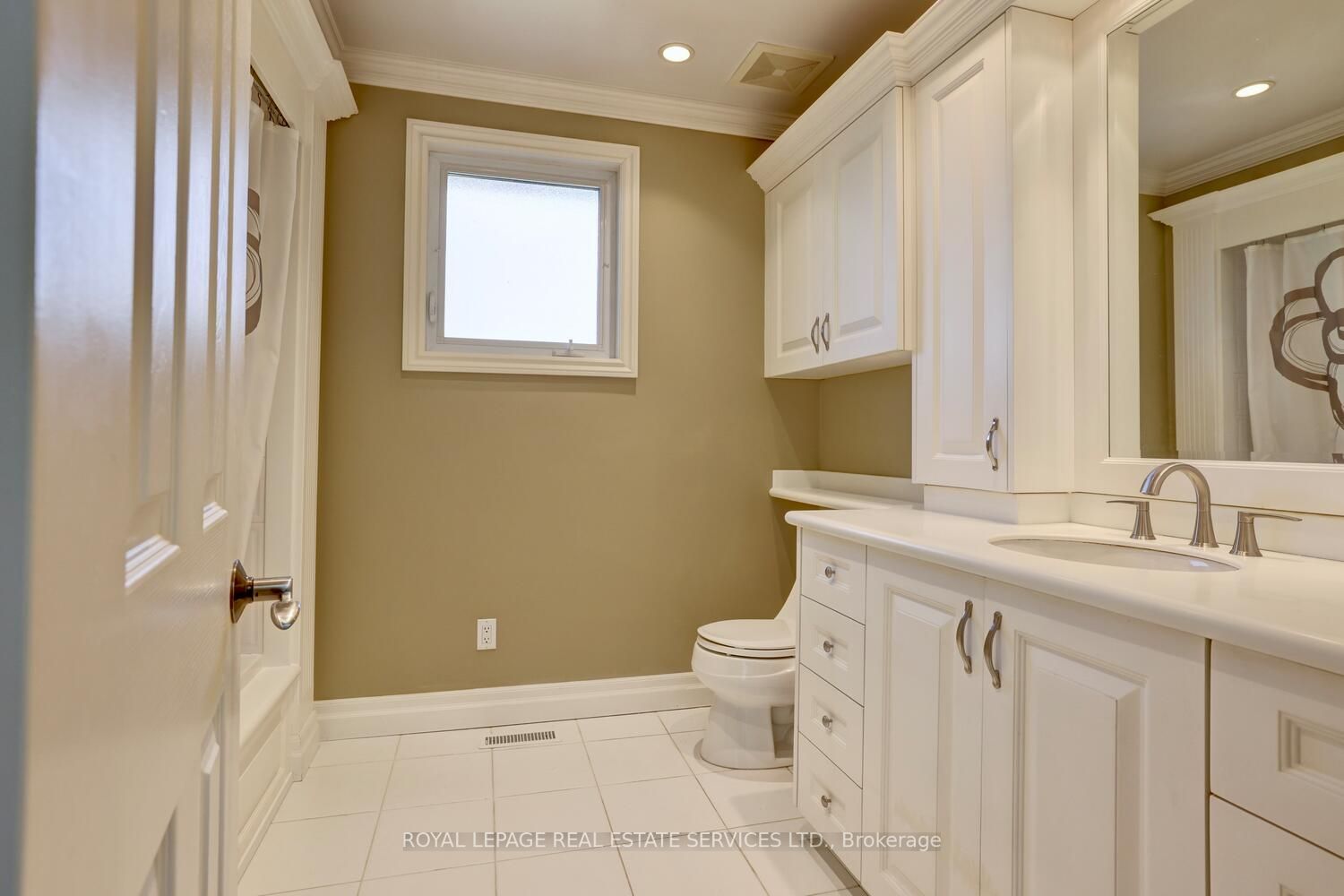 1161 Vanier Dr