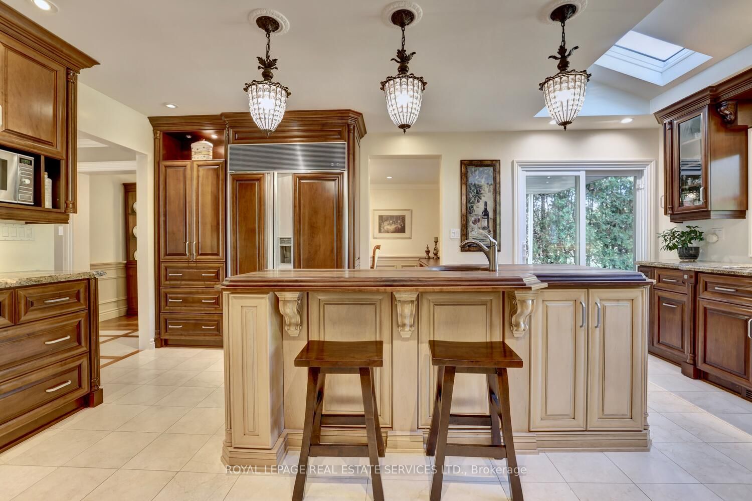 1161 Vanier Dr
