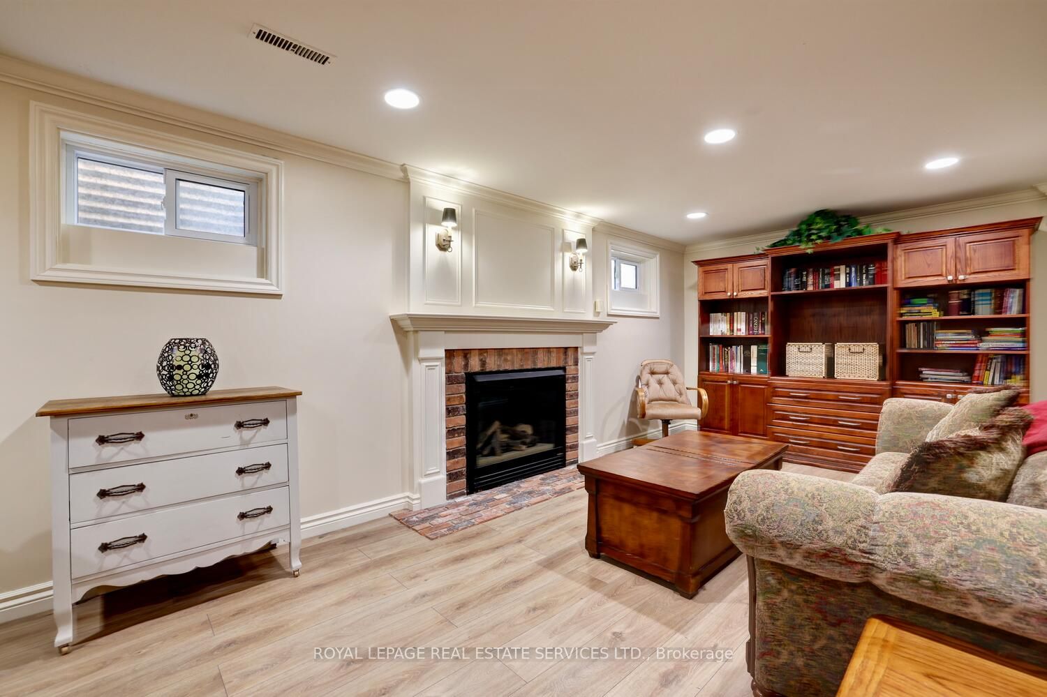 1161 Vanier Dr