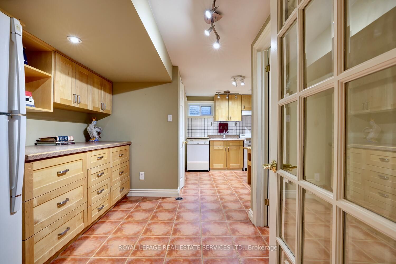 1161 Vanier Dr