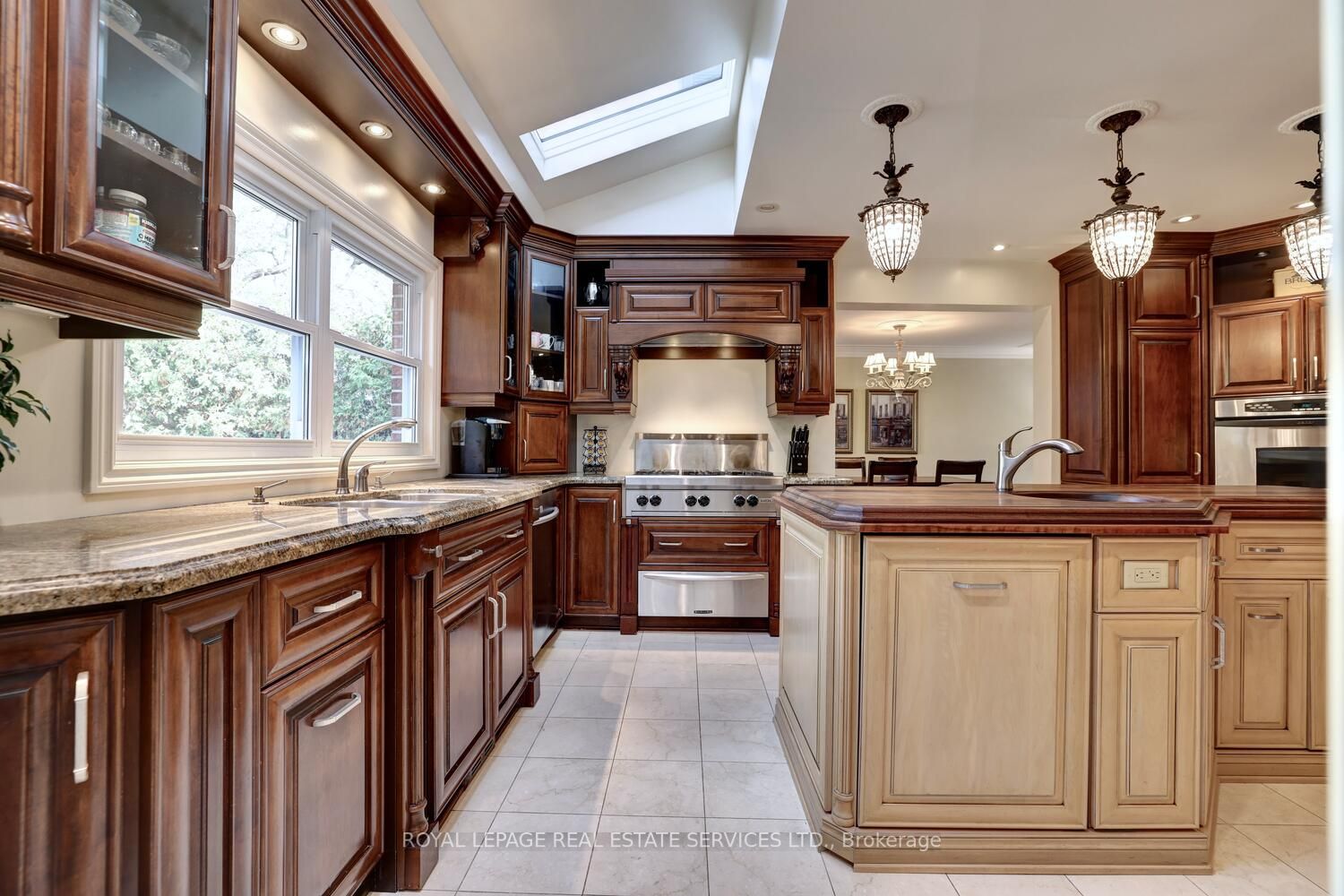 1161 Vanier Dr