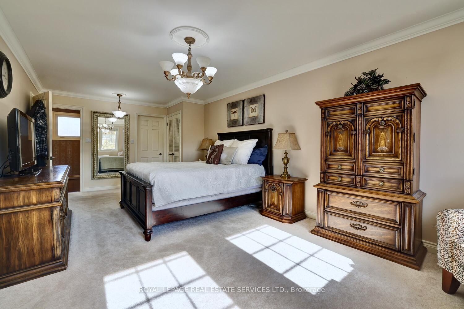 1161 Vanier Dr