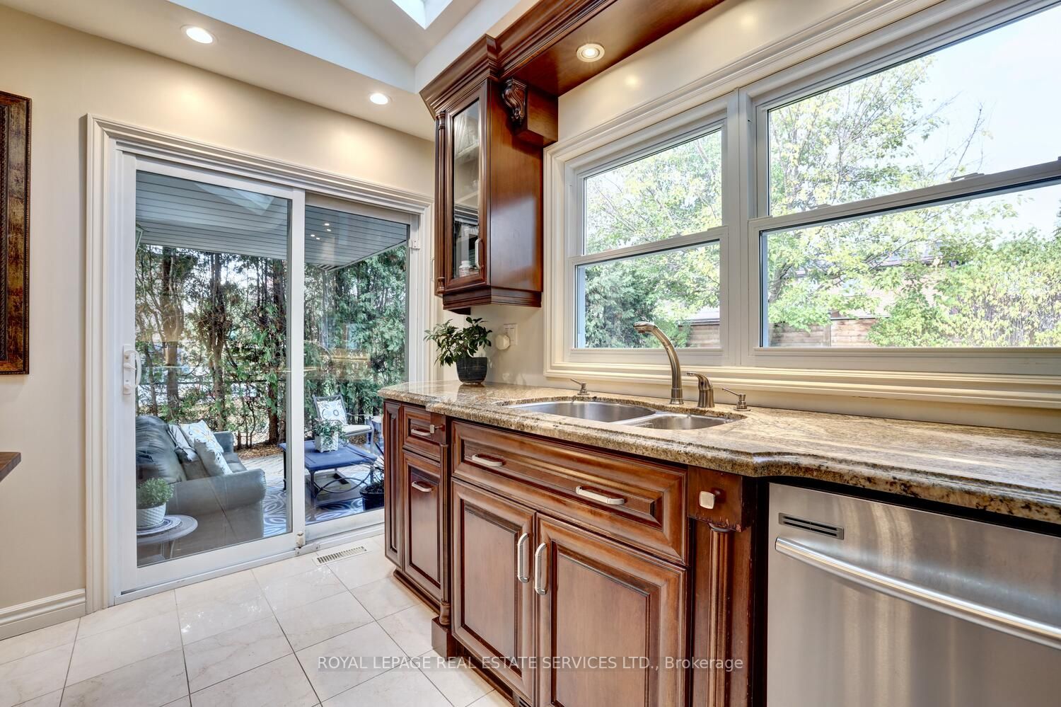 1161 Vanier Dr