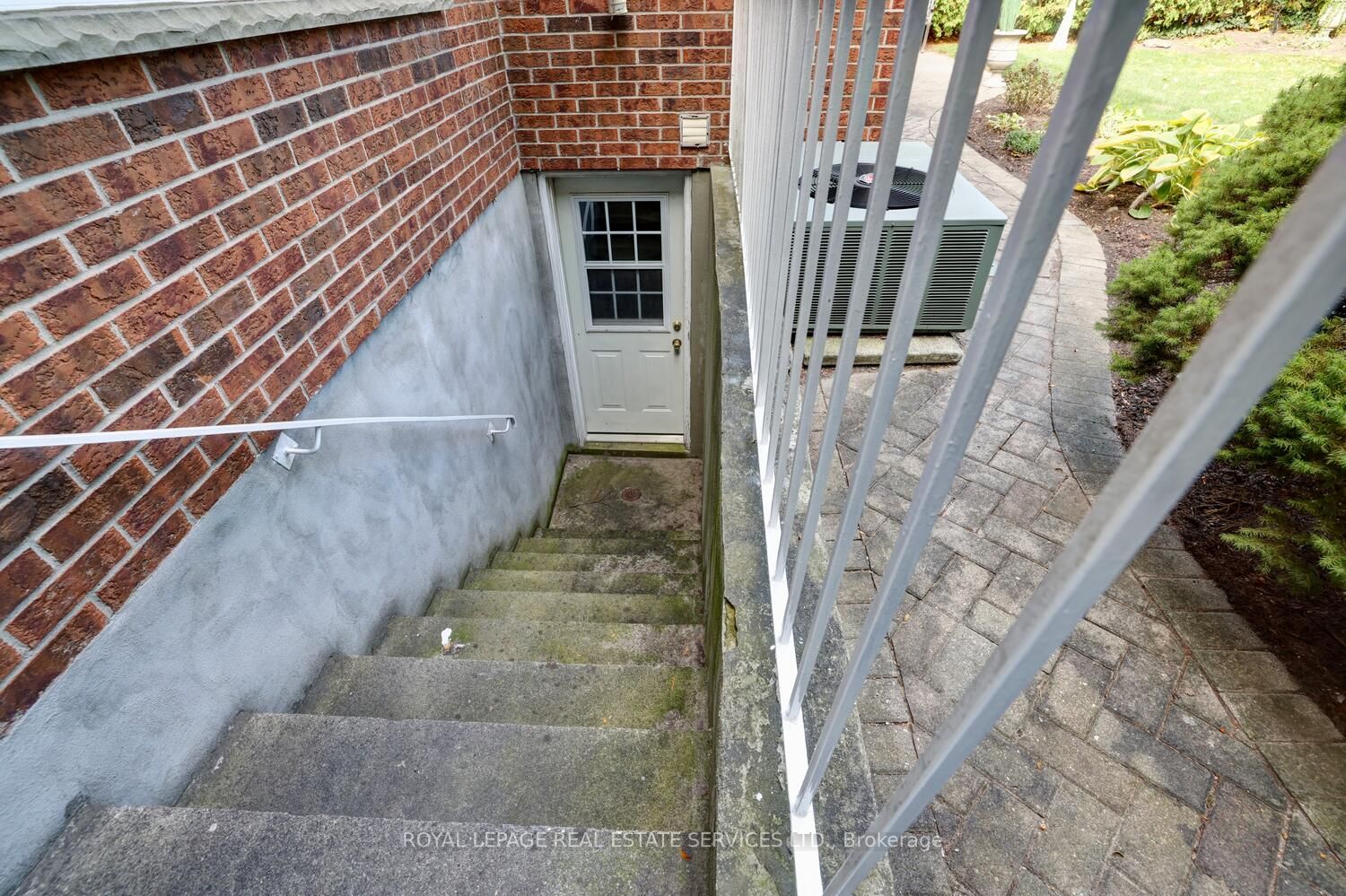 1161 Vanier Dr
