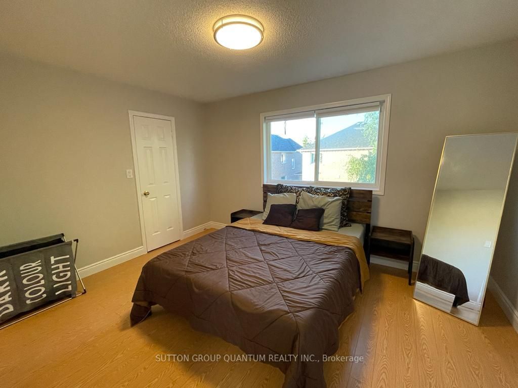 239 Brisdale Dr, #Upper