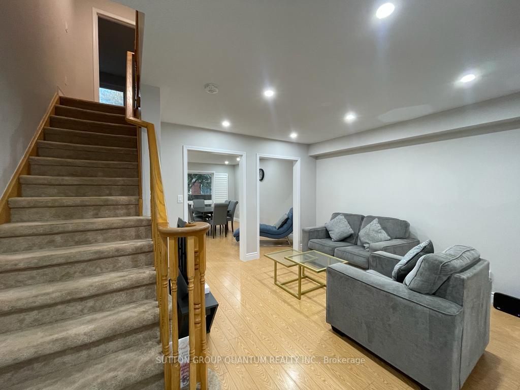 239 Brisdale Dr, #Upper
