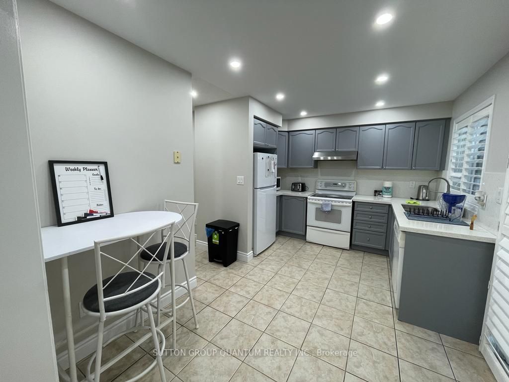 239 Brisdale Dr, #Upper