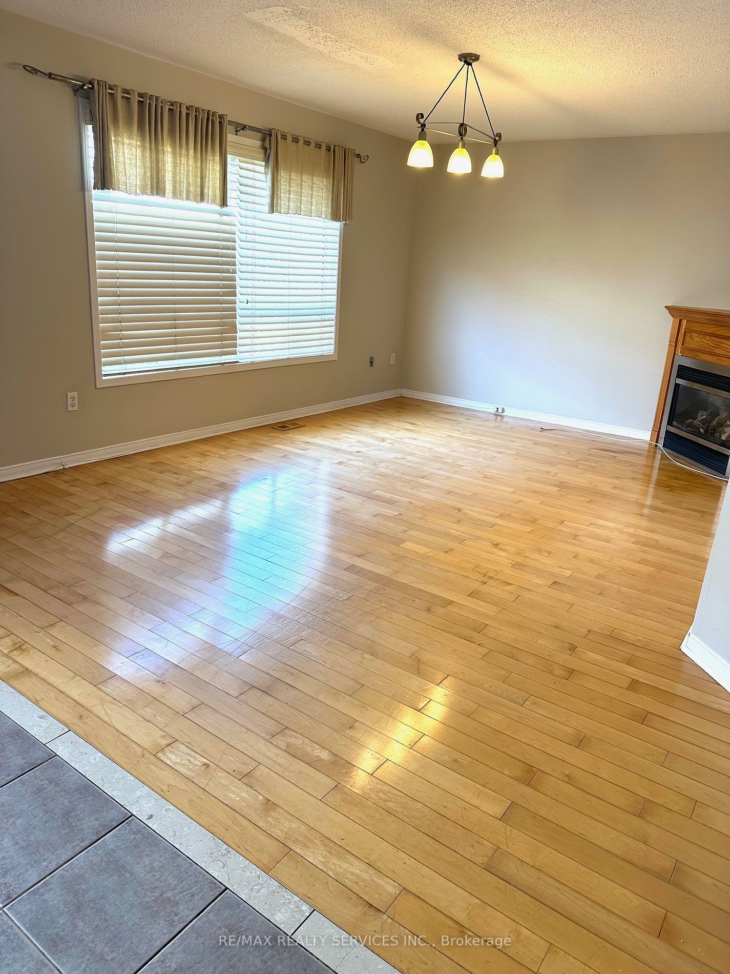 33 Poplar Plains Rd