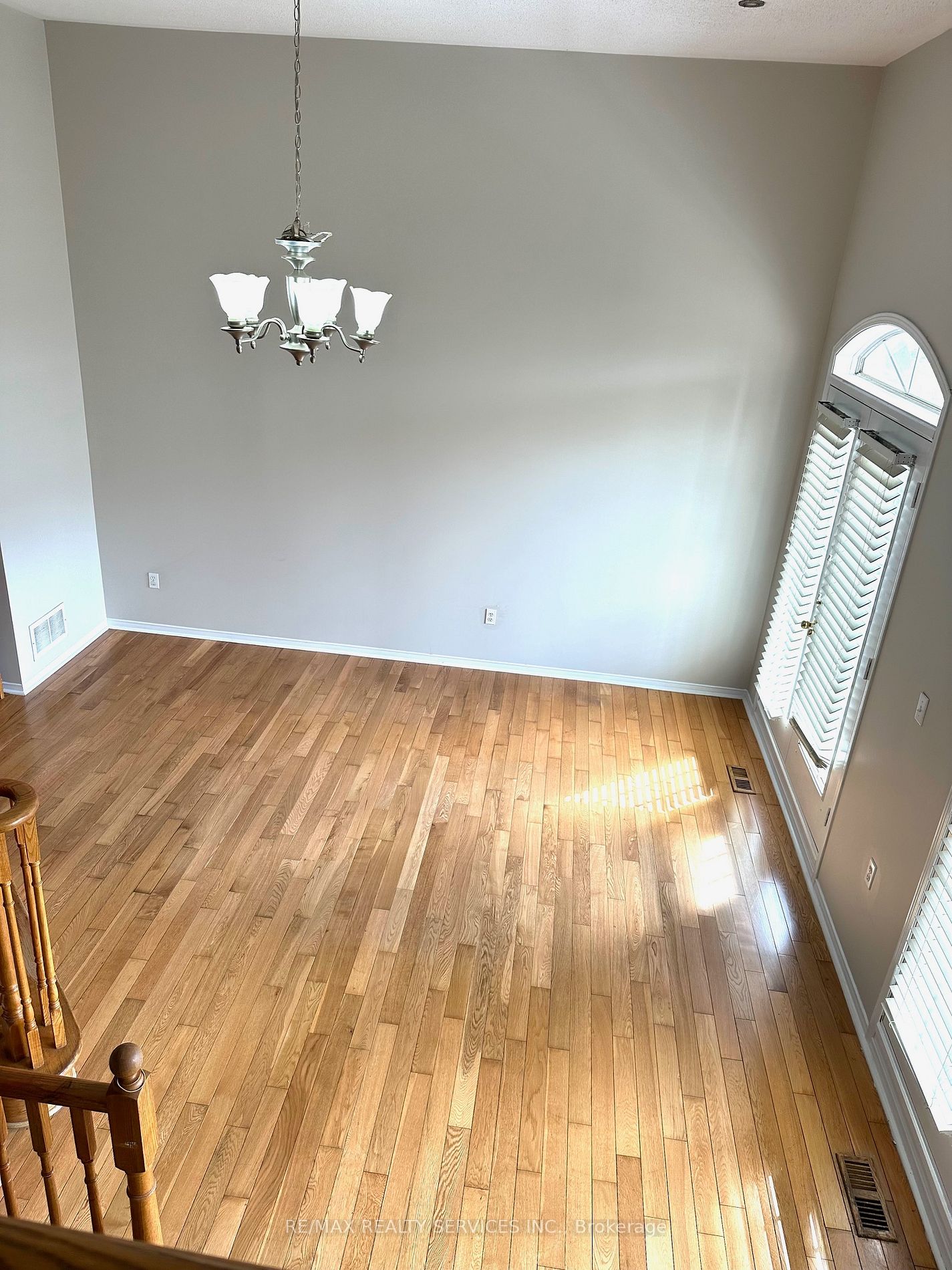 33 Poplar Plains Rd