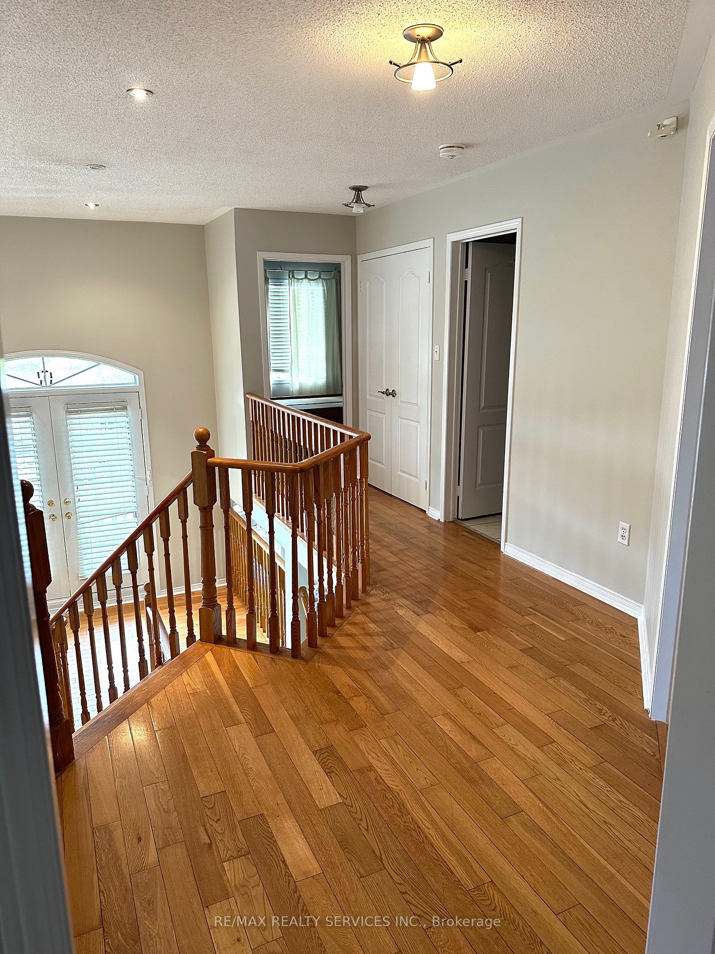 33 Poplar Plains Rd