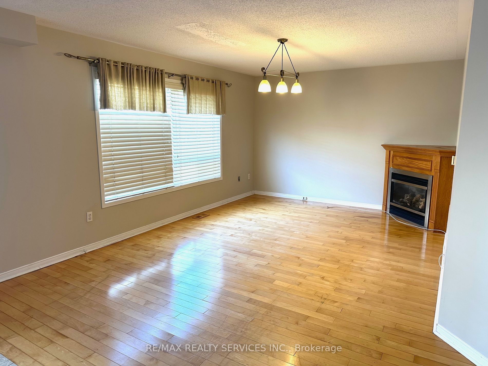 33 Poplar Plains Rd