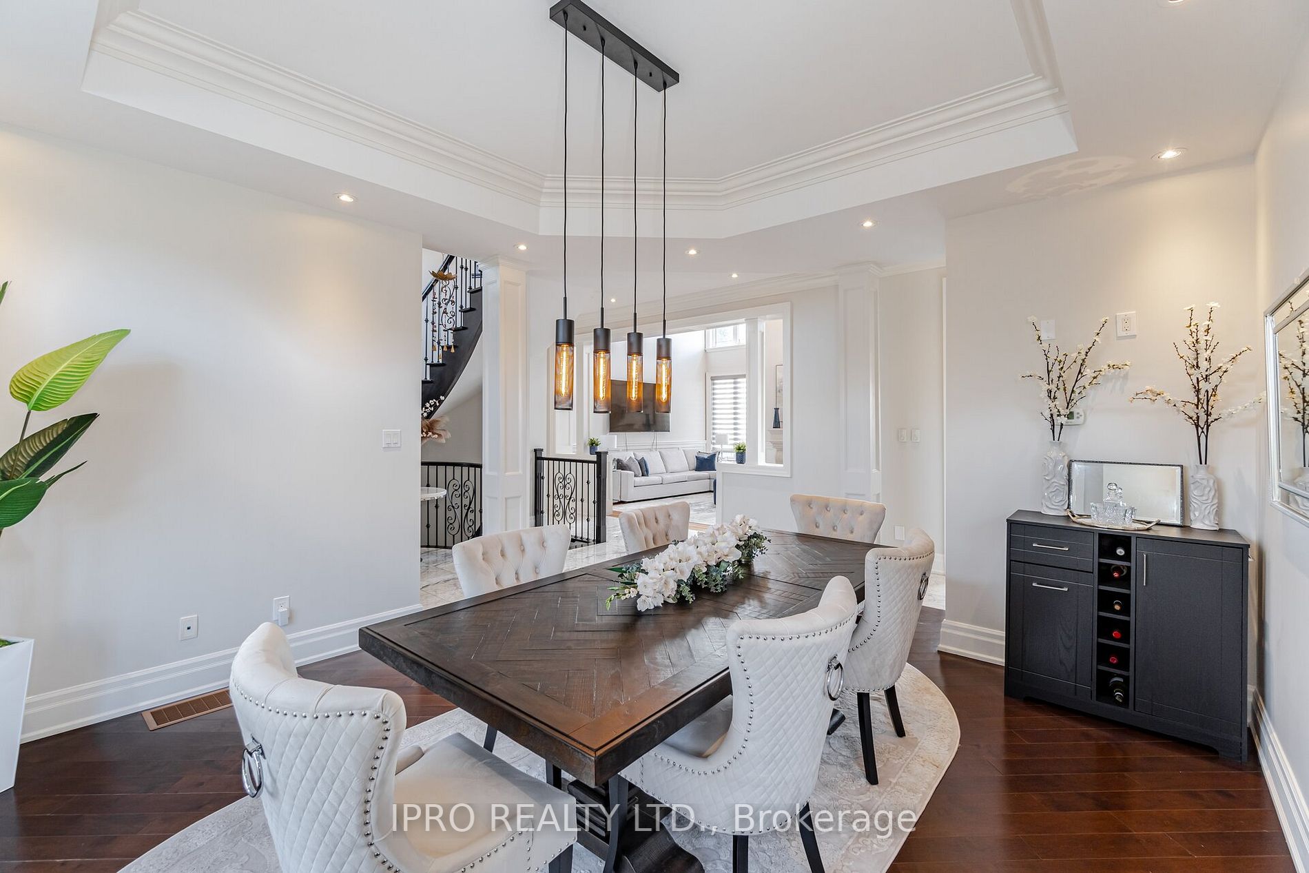 162 Confederation St