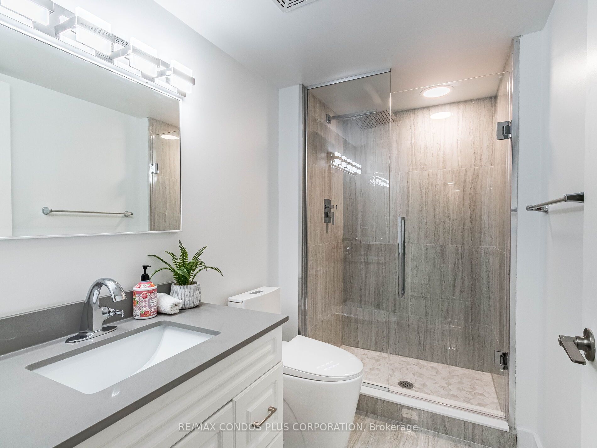 185 Legion Rd N, #414
