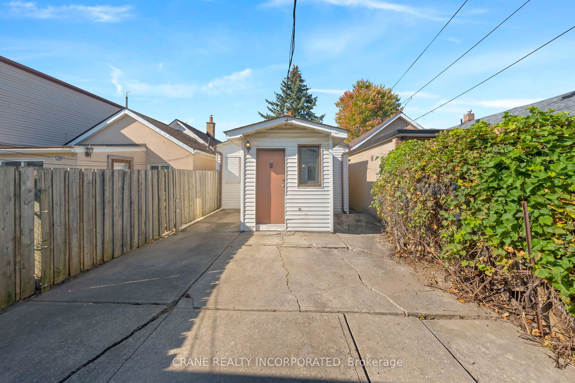 15 Seneca Ave