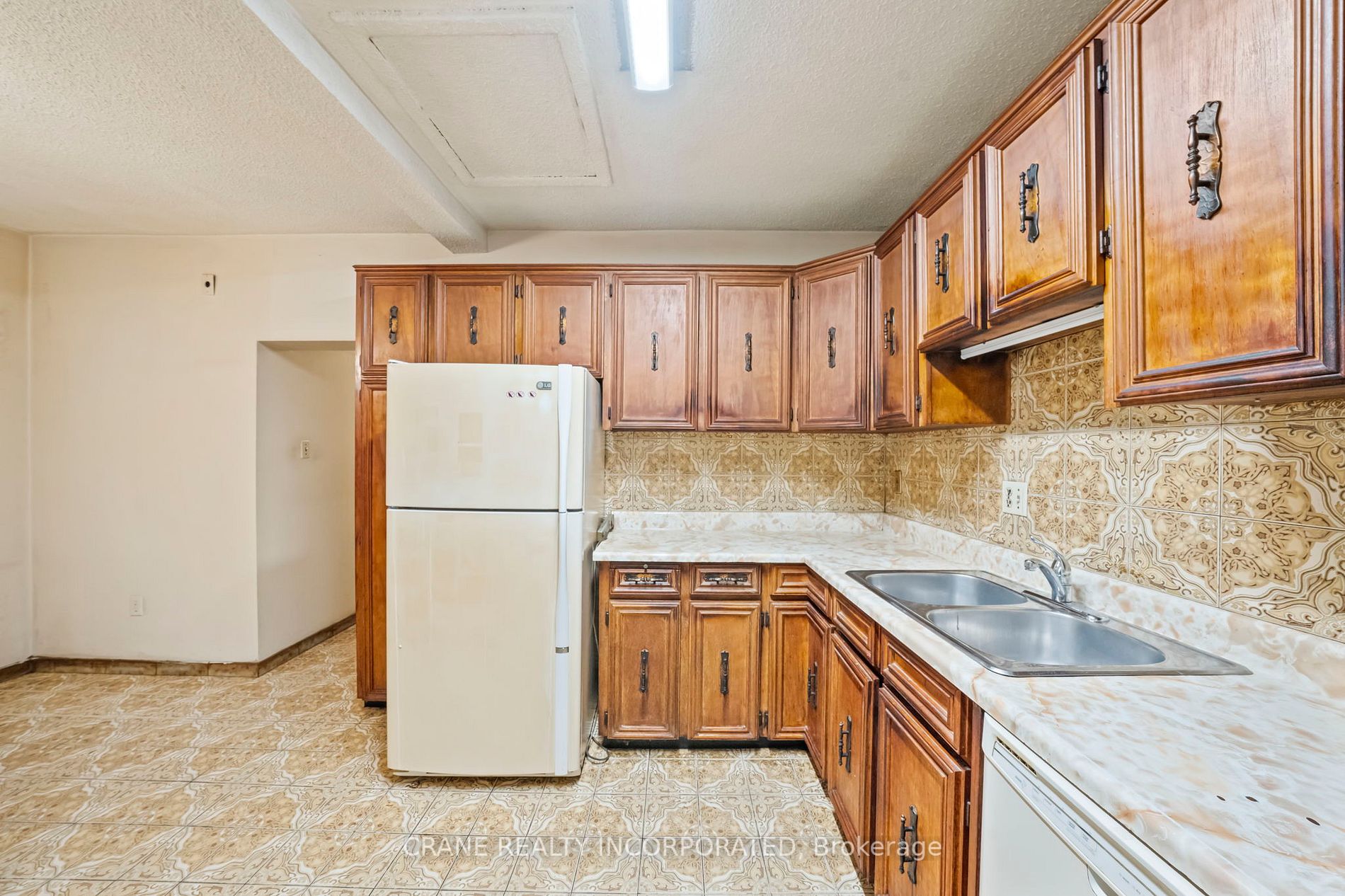 15 Seneca Ave