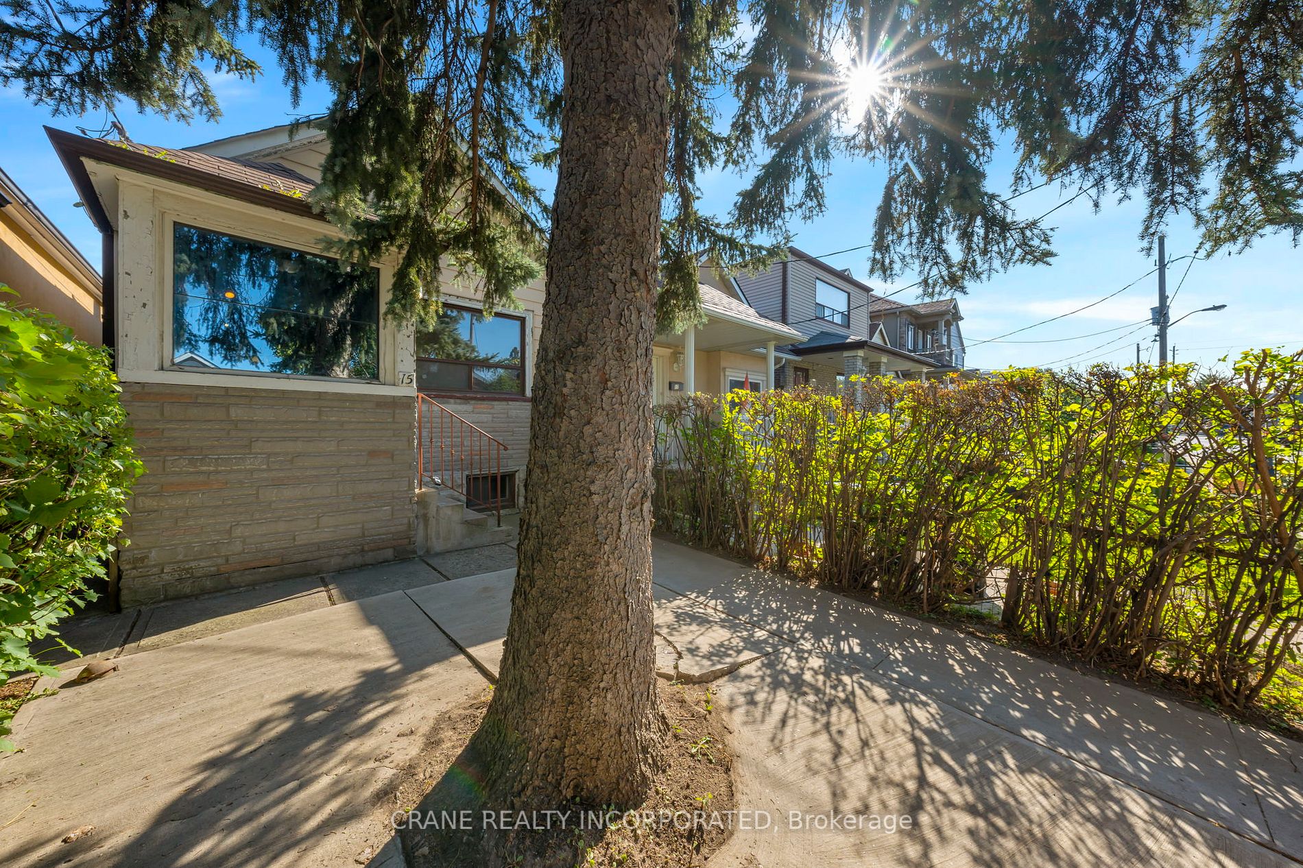 15 Seneca Ave