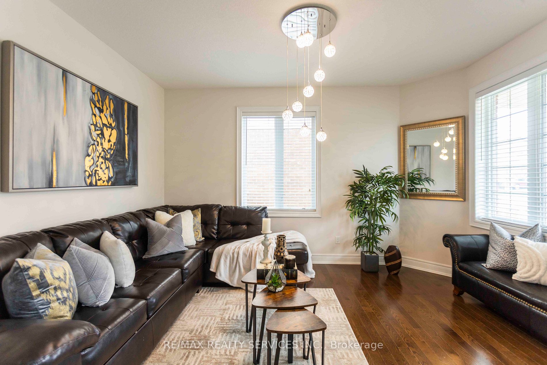16 Sandringham Circ