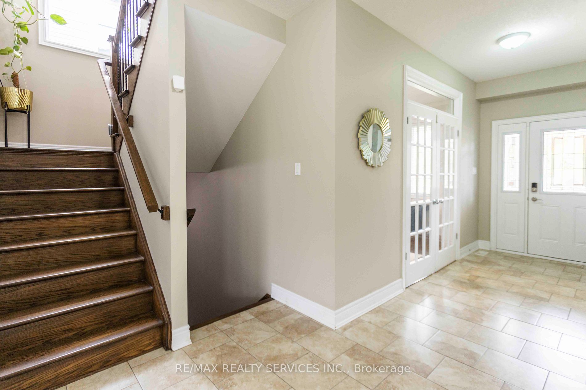 16 Sandringham Circ