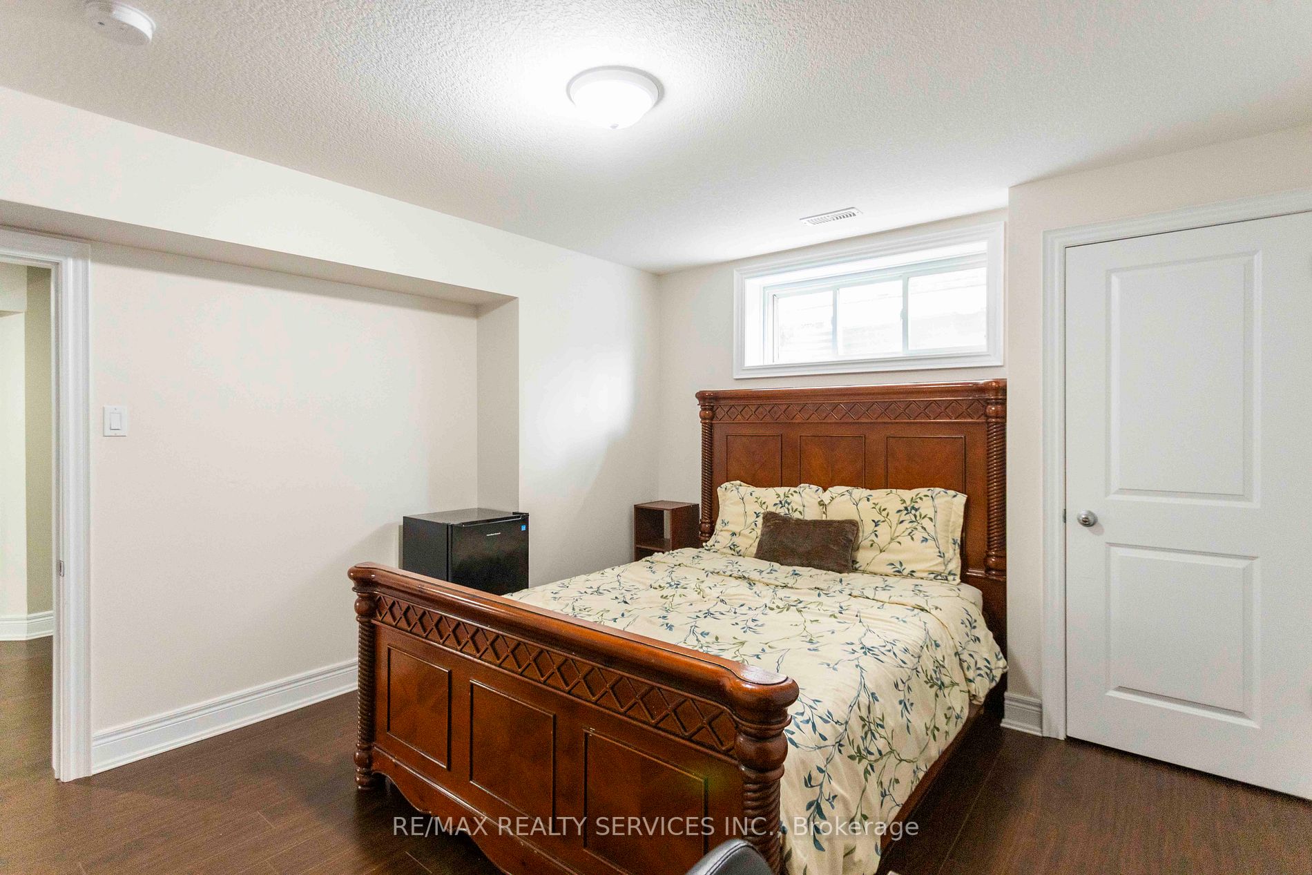 16 Sandringham Circ