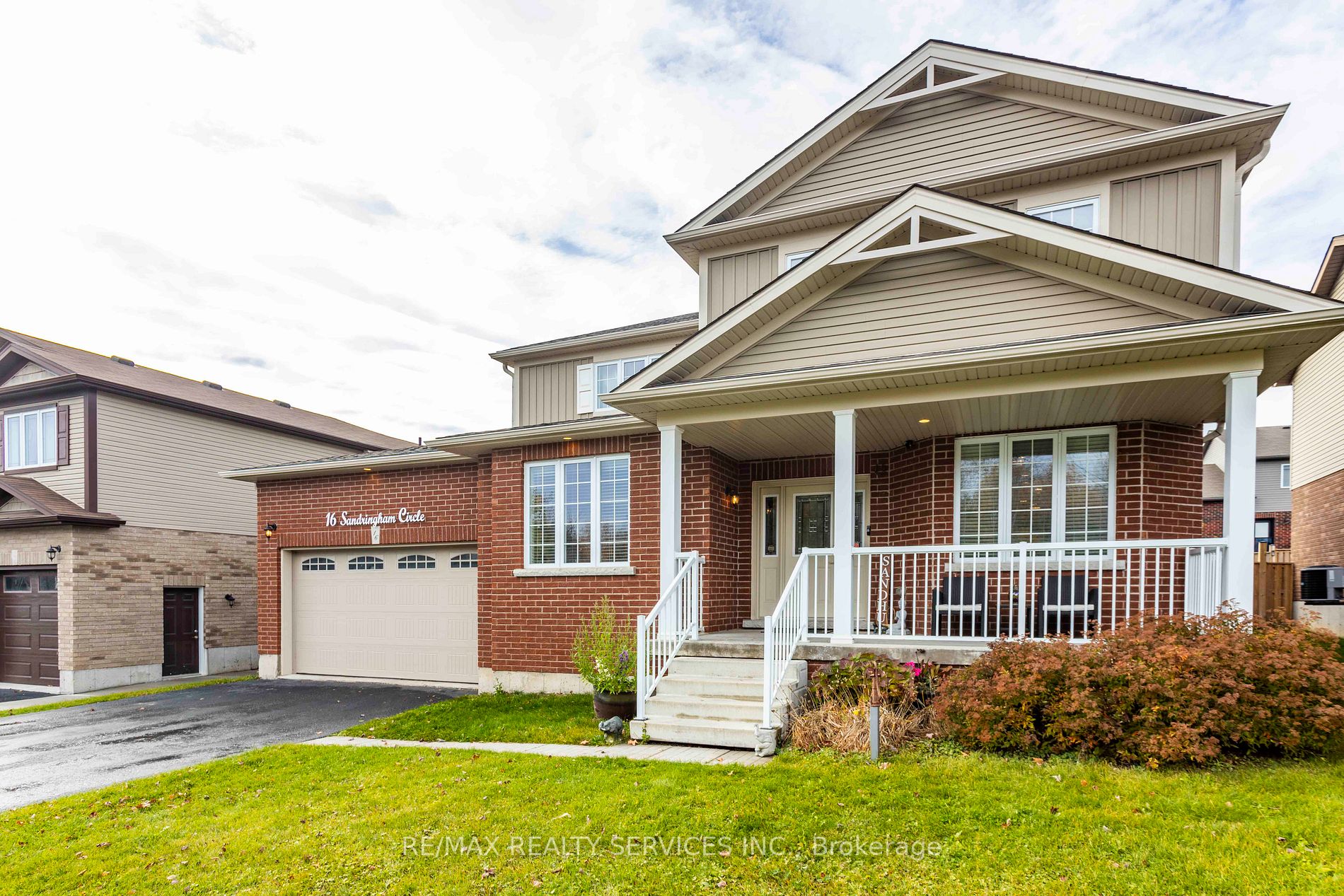 16 Sandringham Circ