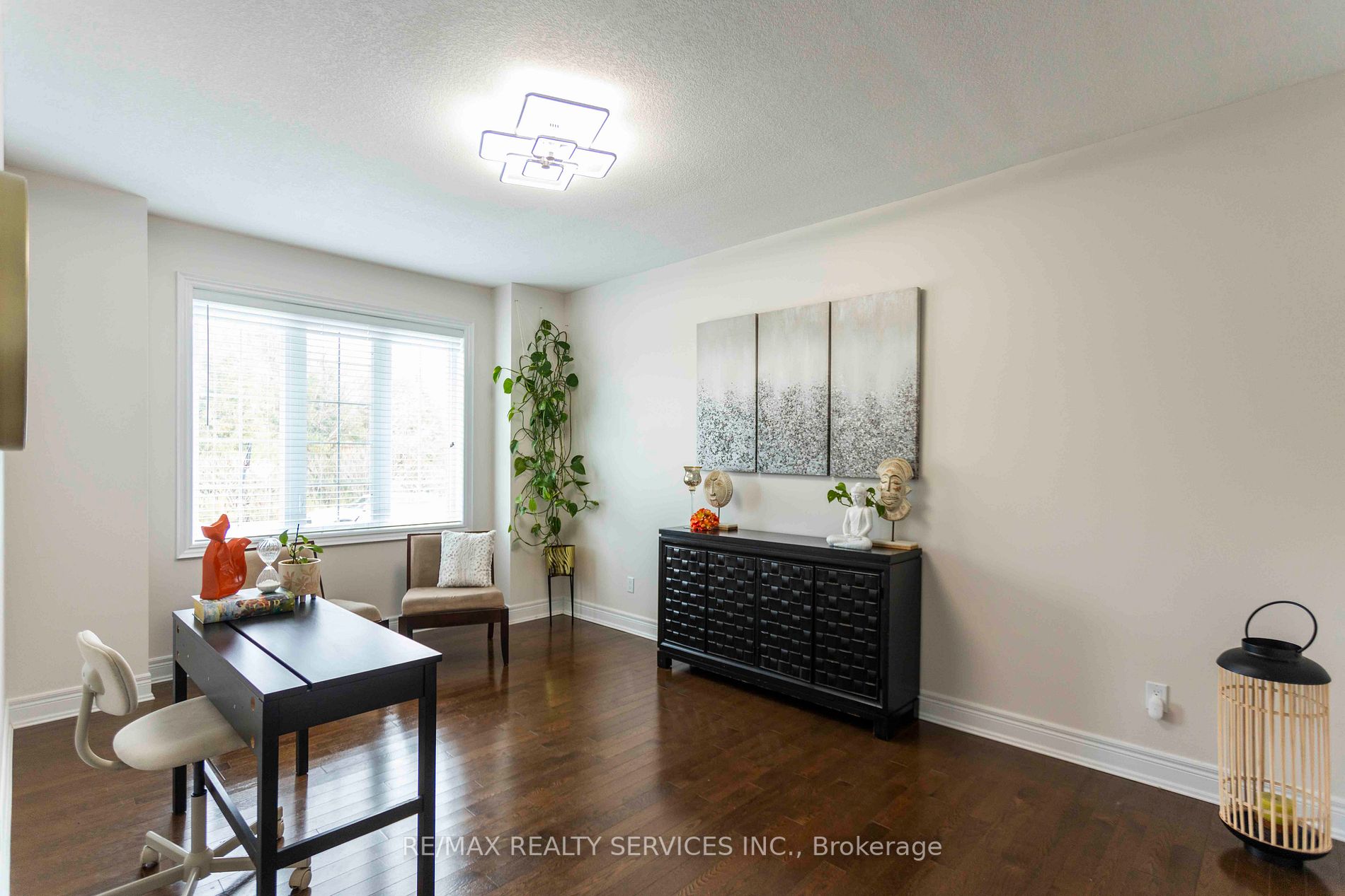 16 Sandringham Circ