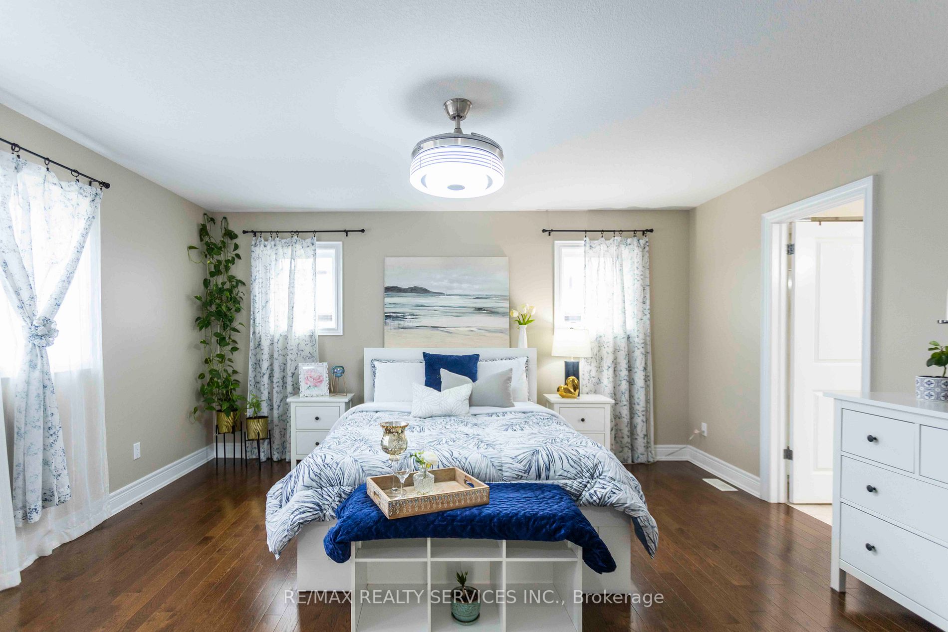 16 Sandringham Circ