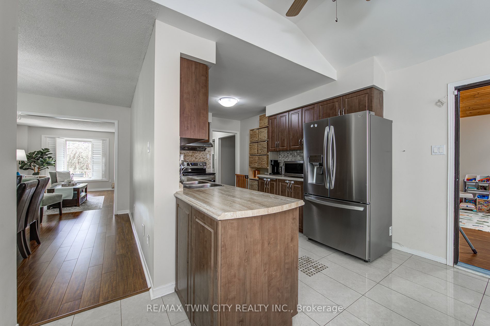 3263 Galbraith Dr
