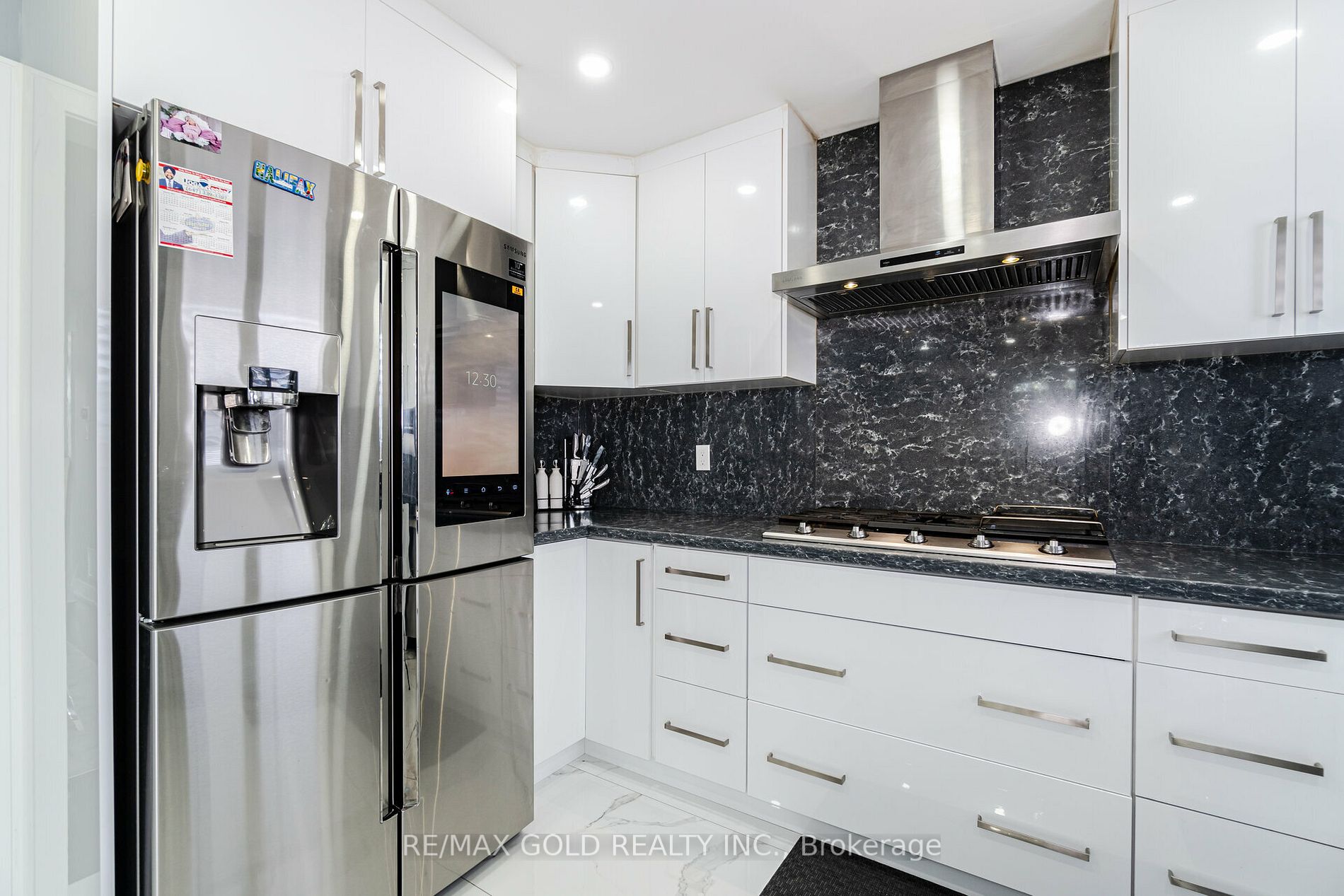 10 Giza Cres W