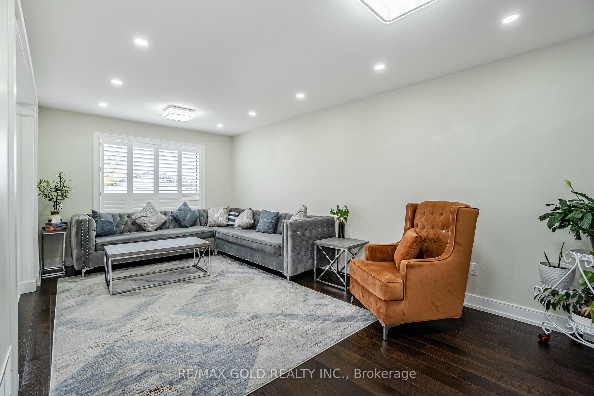 10 Giza Cres W
