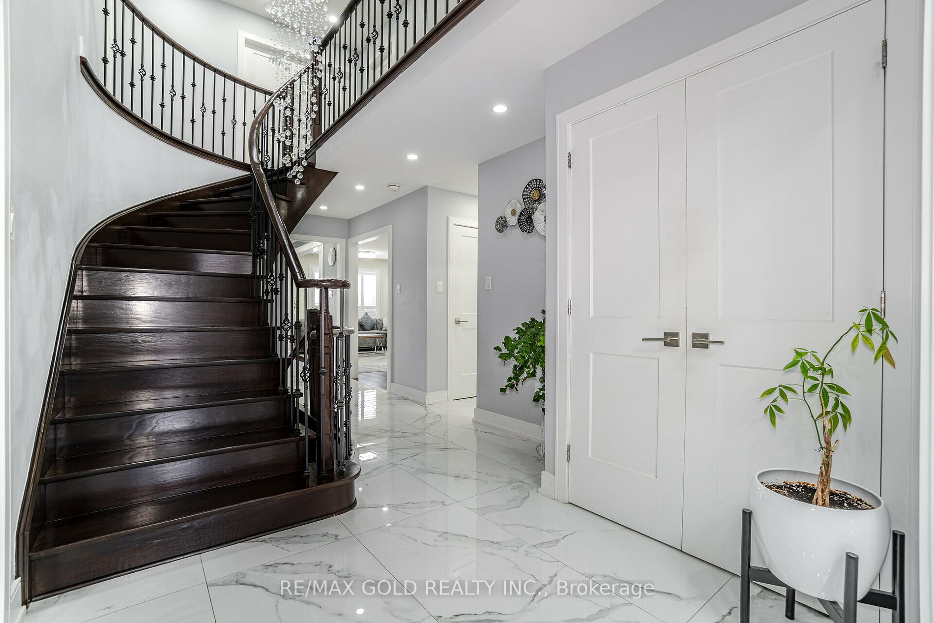 10 Giza Cres W