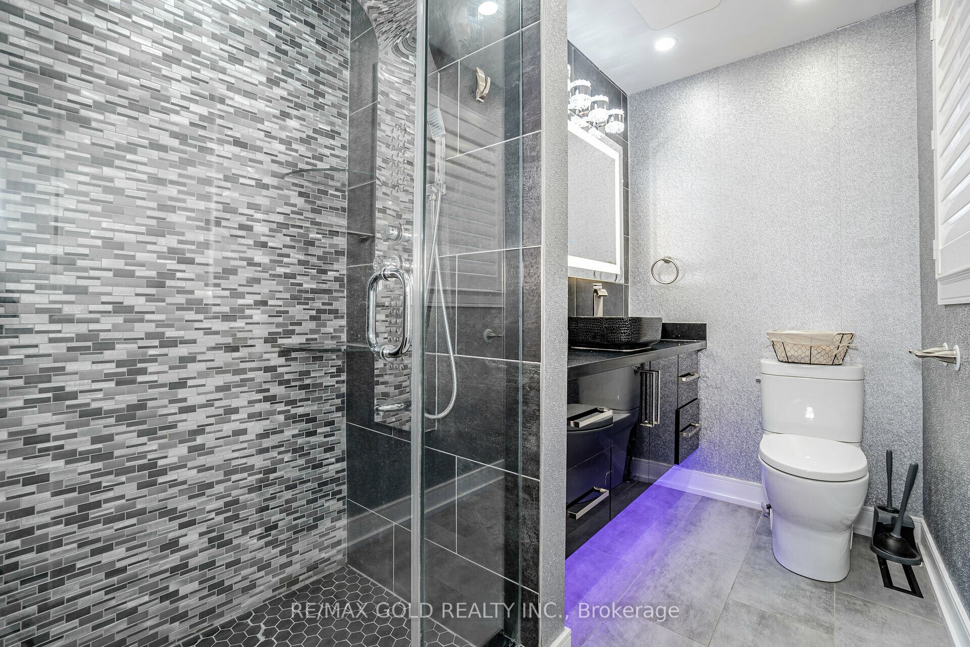 10 Giza Cres W