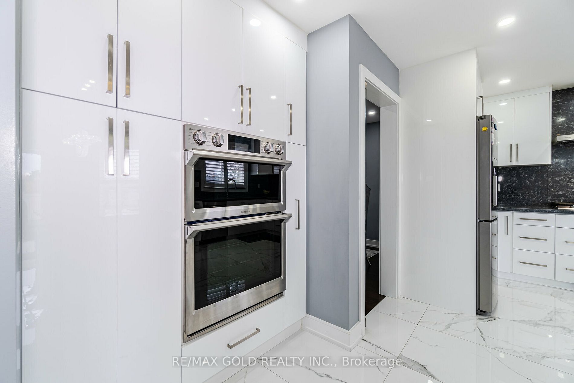 10 Giza Cres W