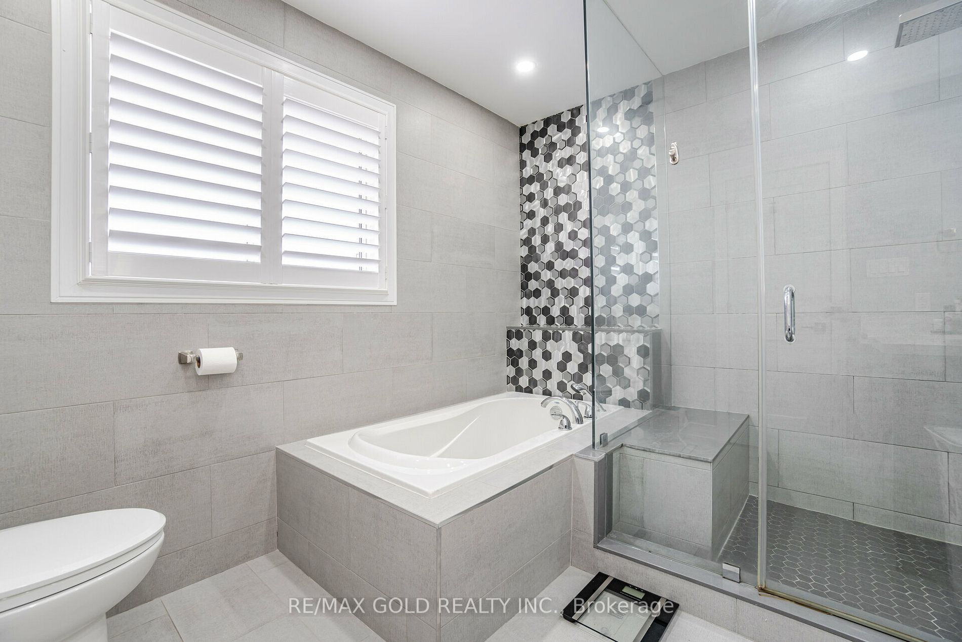 10 Giza Cres W