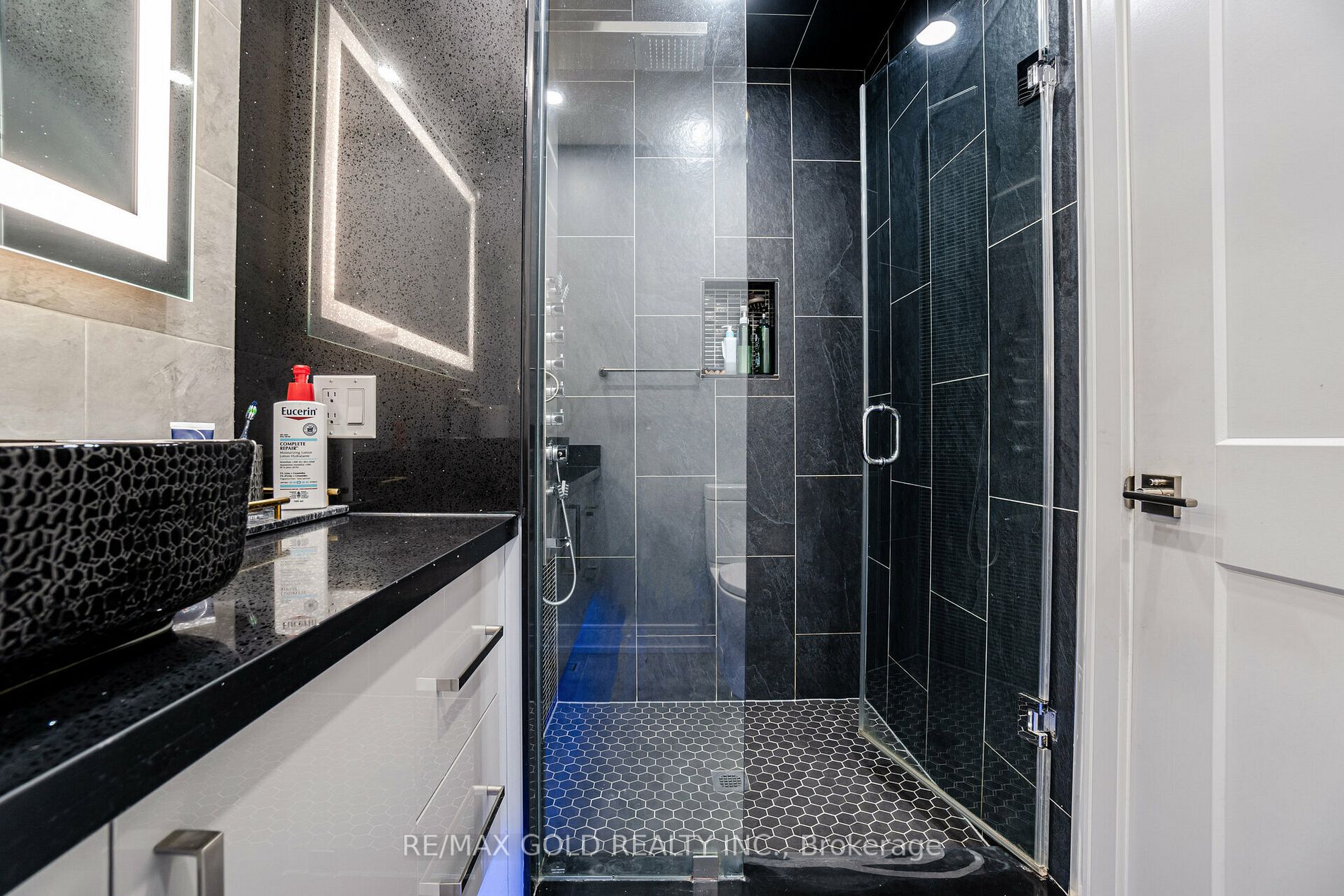 10 Giza Cres W