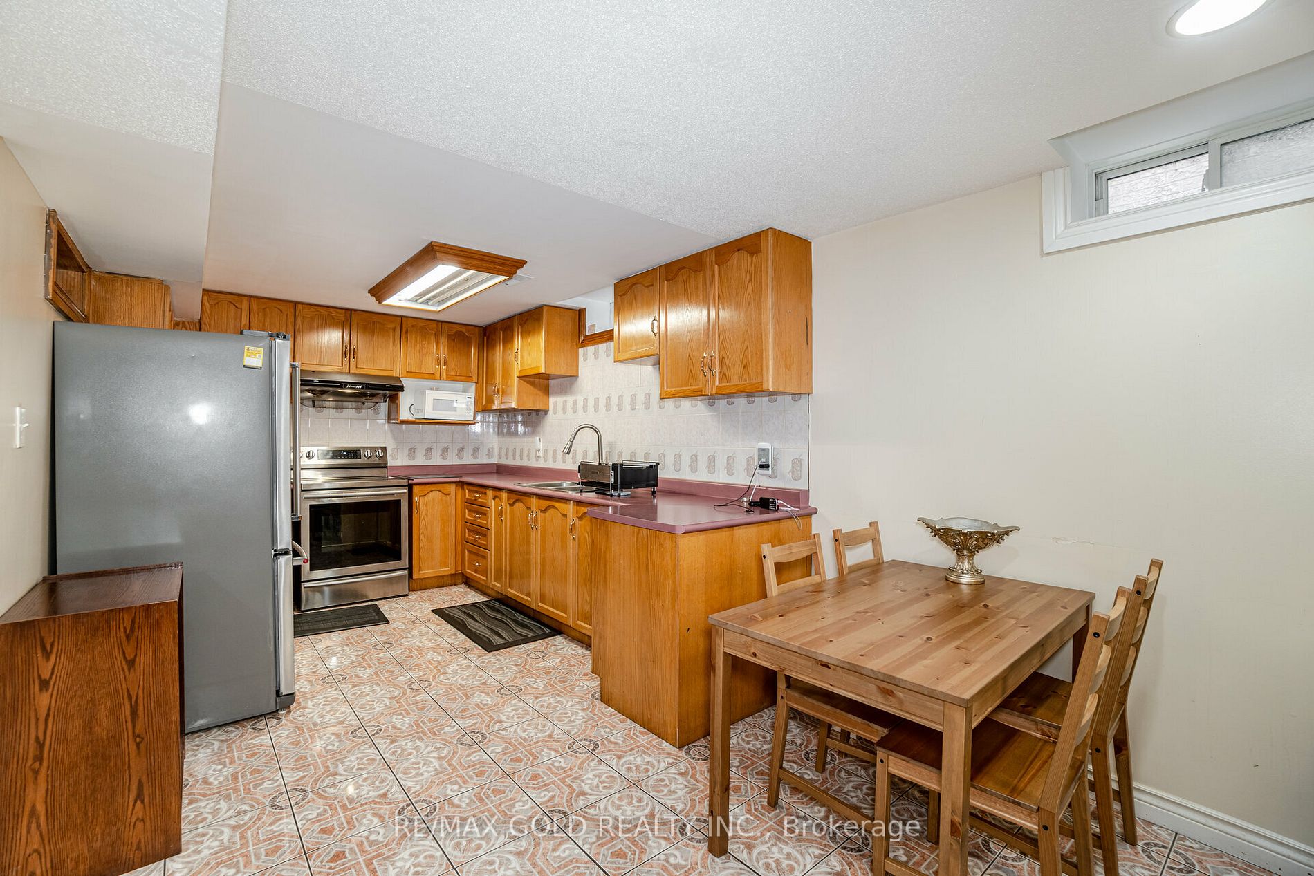 10 Giza Cres W