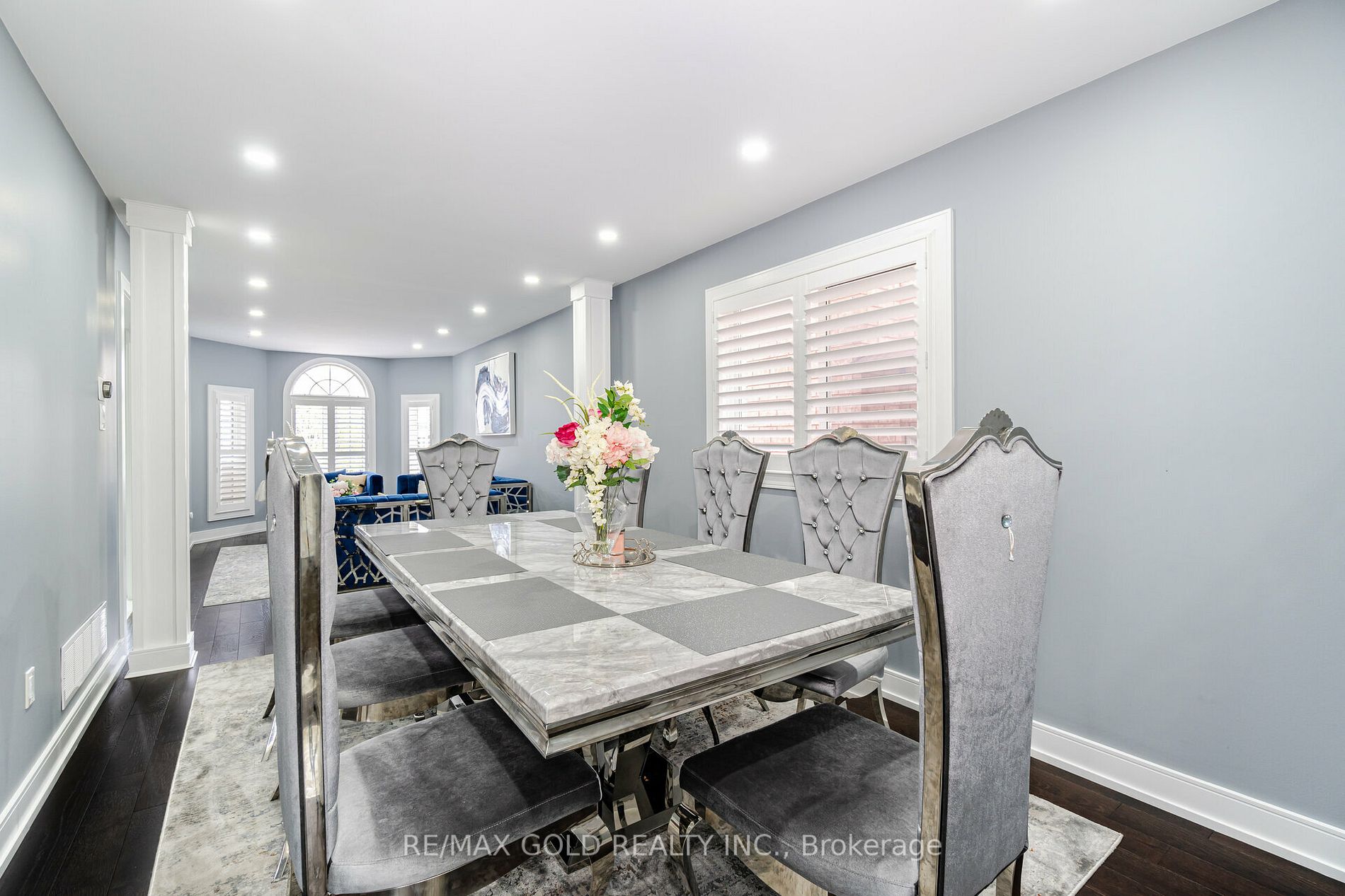 10 Giza Cres W