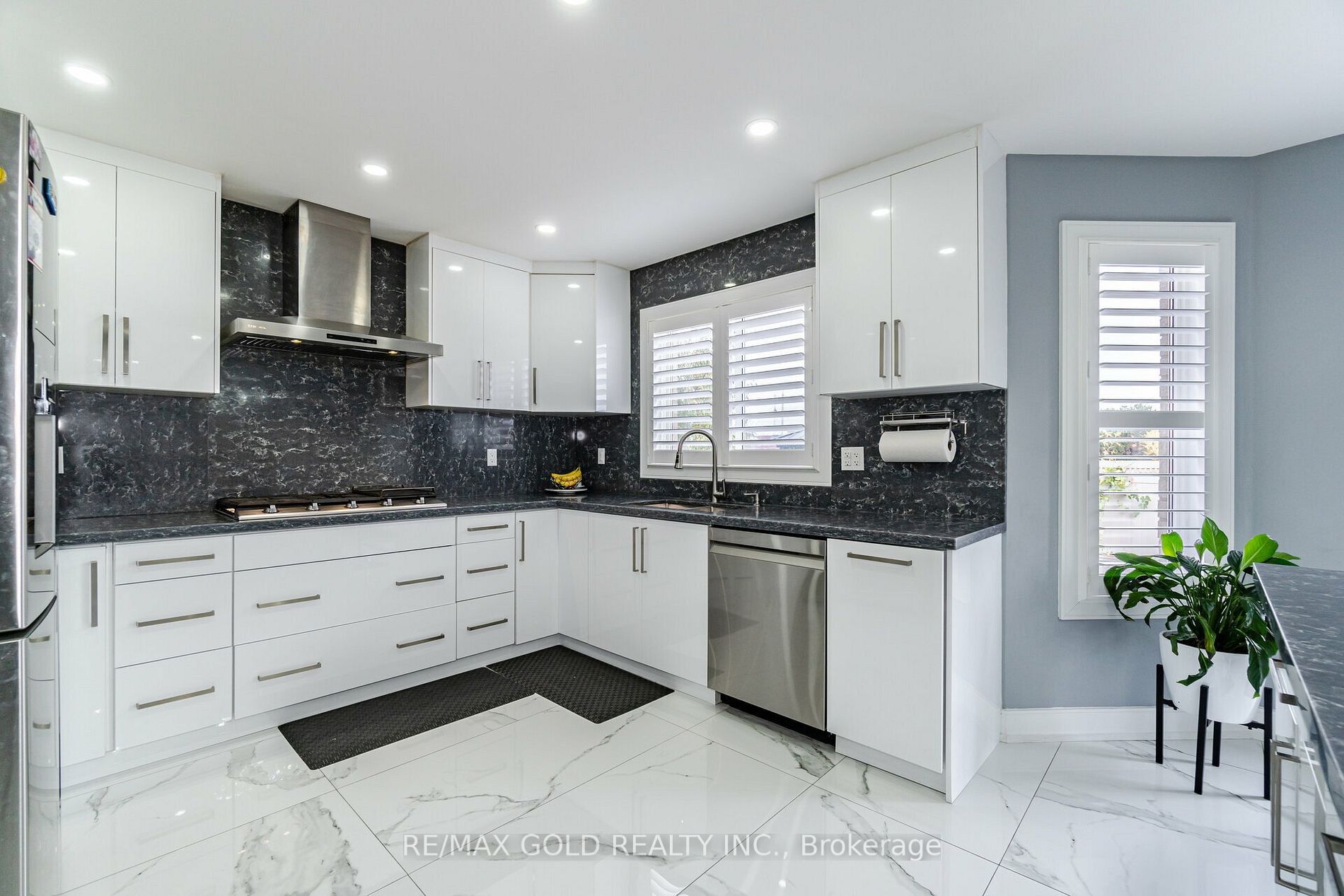 10 Giza Cres W
