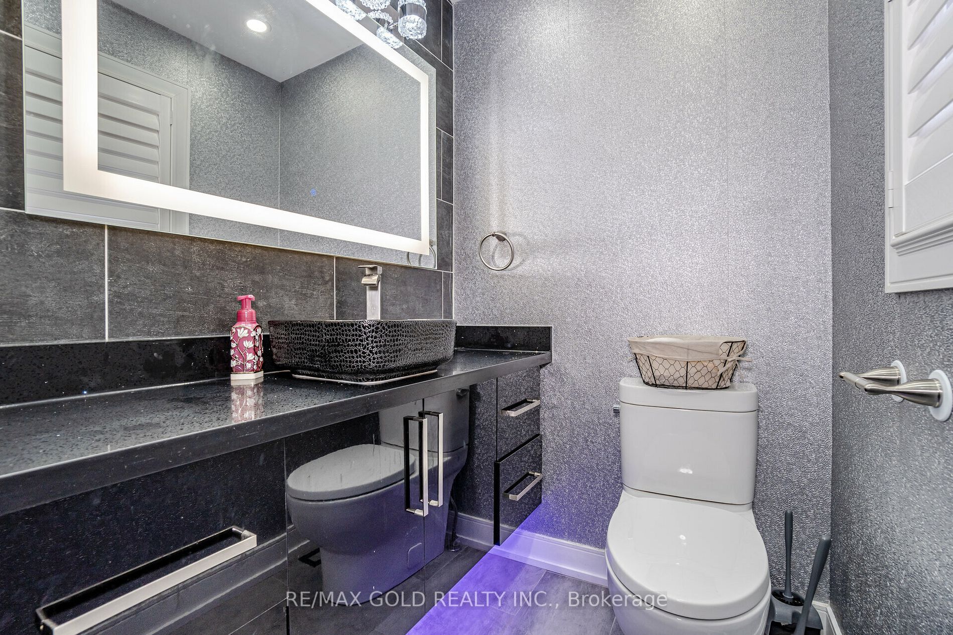 10 Giza Cres W