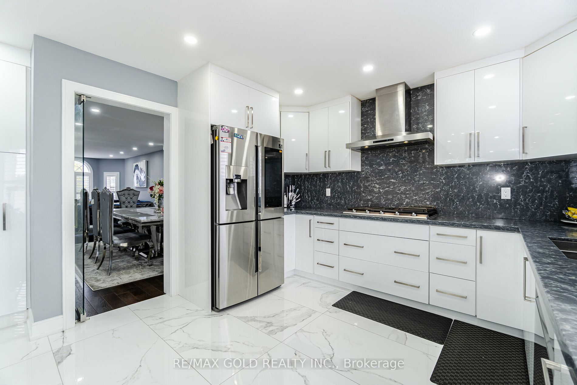 10 Giza Cres W