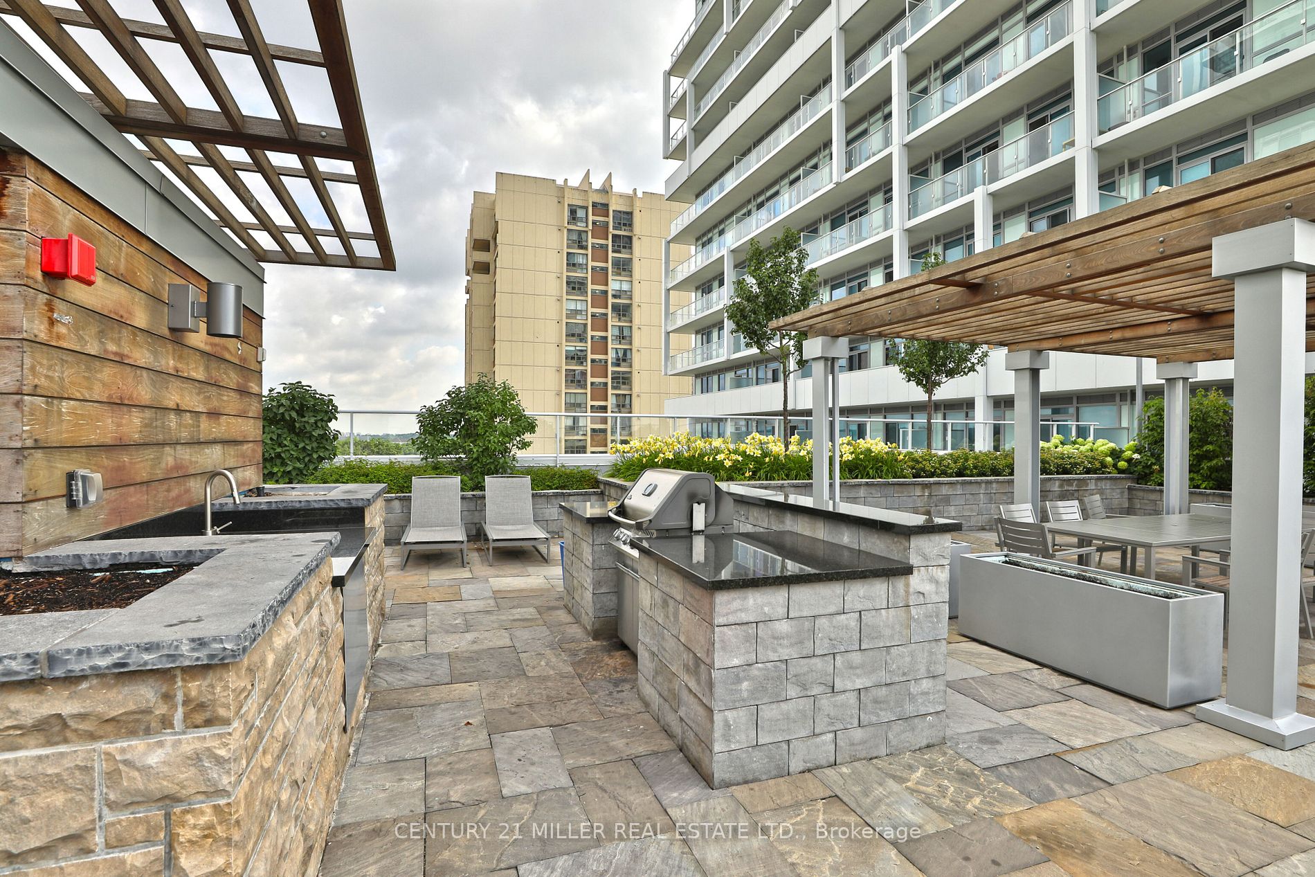 65 Speers Road, #404